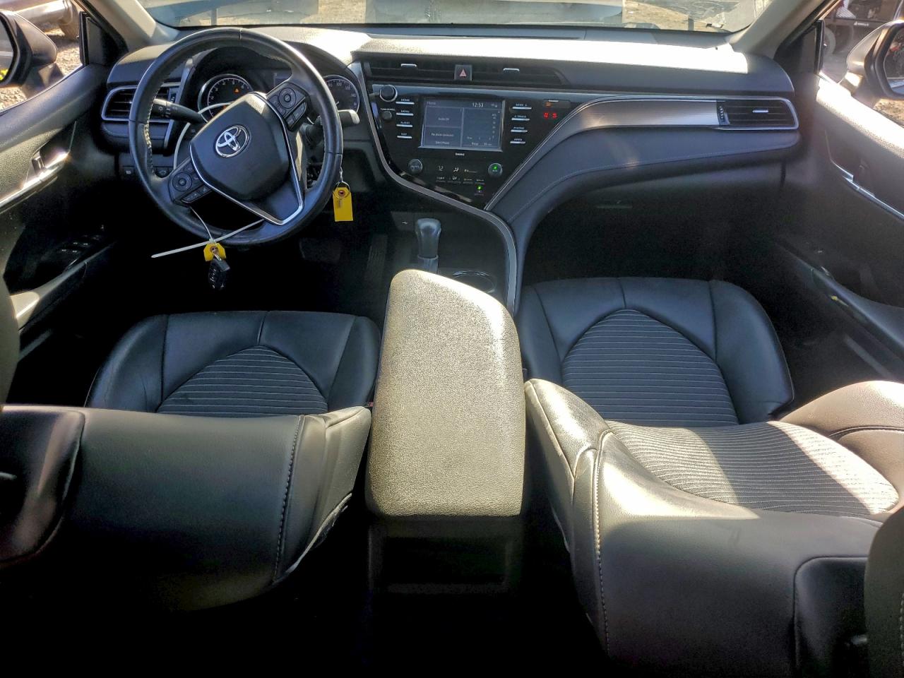 2020 TOYOTA CAMRY SE photo 8