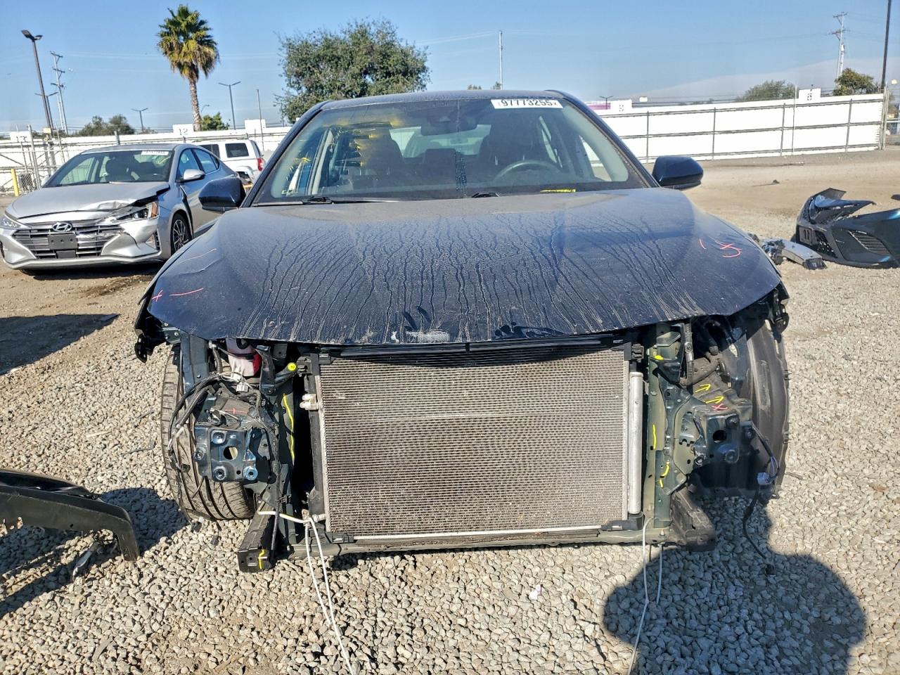 2020 TOYOTA CAMRY SE photo 5