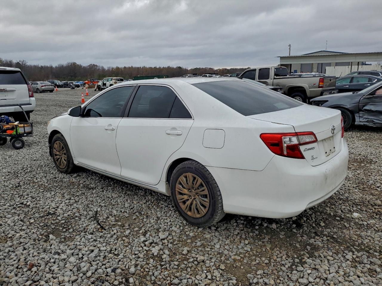 2012 TOYOTA CAMRY BASE photo 4