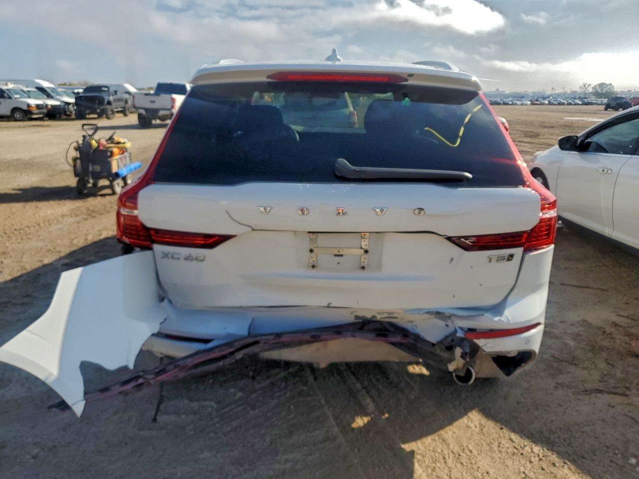 2021 VOLVO XC60 T5 MOMENTUM photo 6