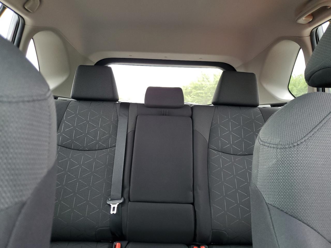 2021 TOYOTA RAV4 XLE photo 10