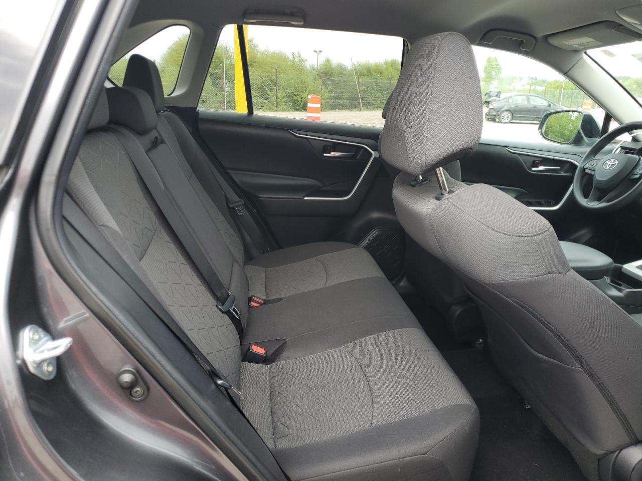 2021 TOYOTA RAV4 XLE photo 11