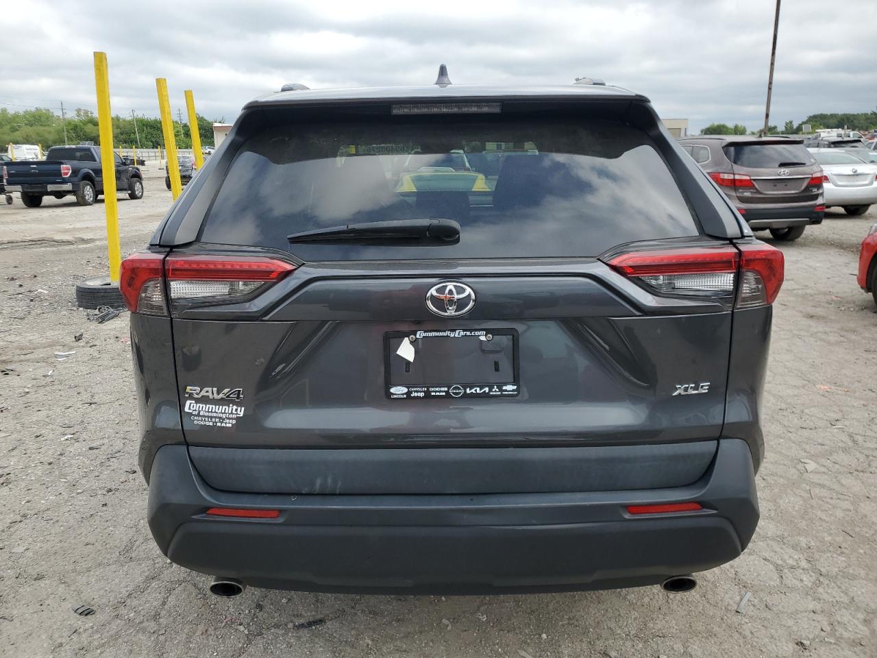 2021 TOYOTA RAV4 XLE photo 6