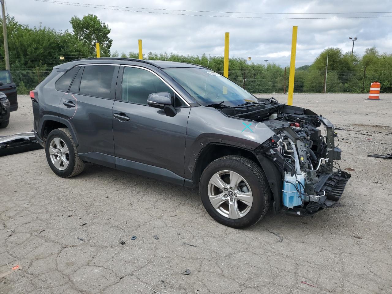 2021 TOYOTA RAV4 XLE photo 4