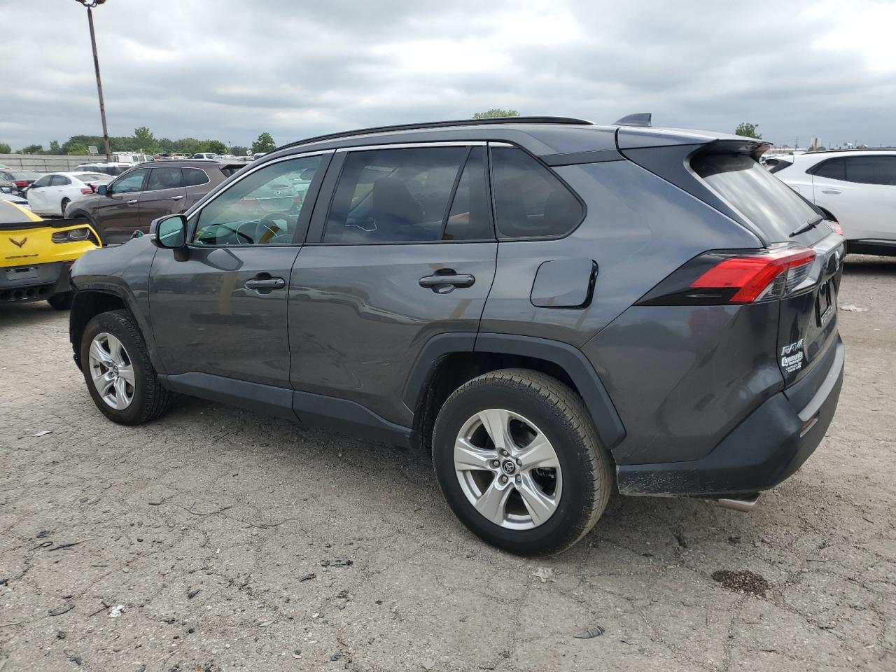 2021 TOYOTA RAV4 XLE photo 2