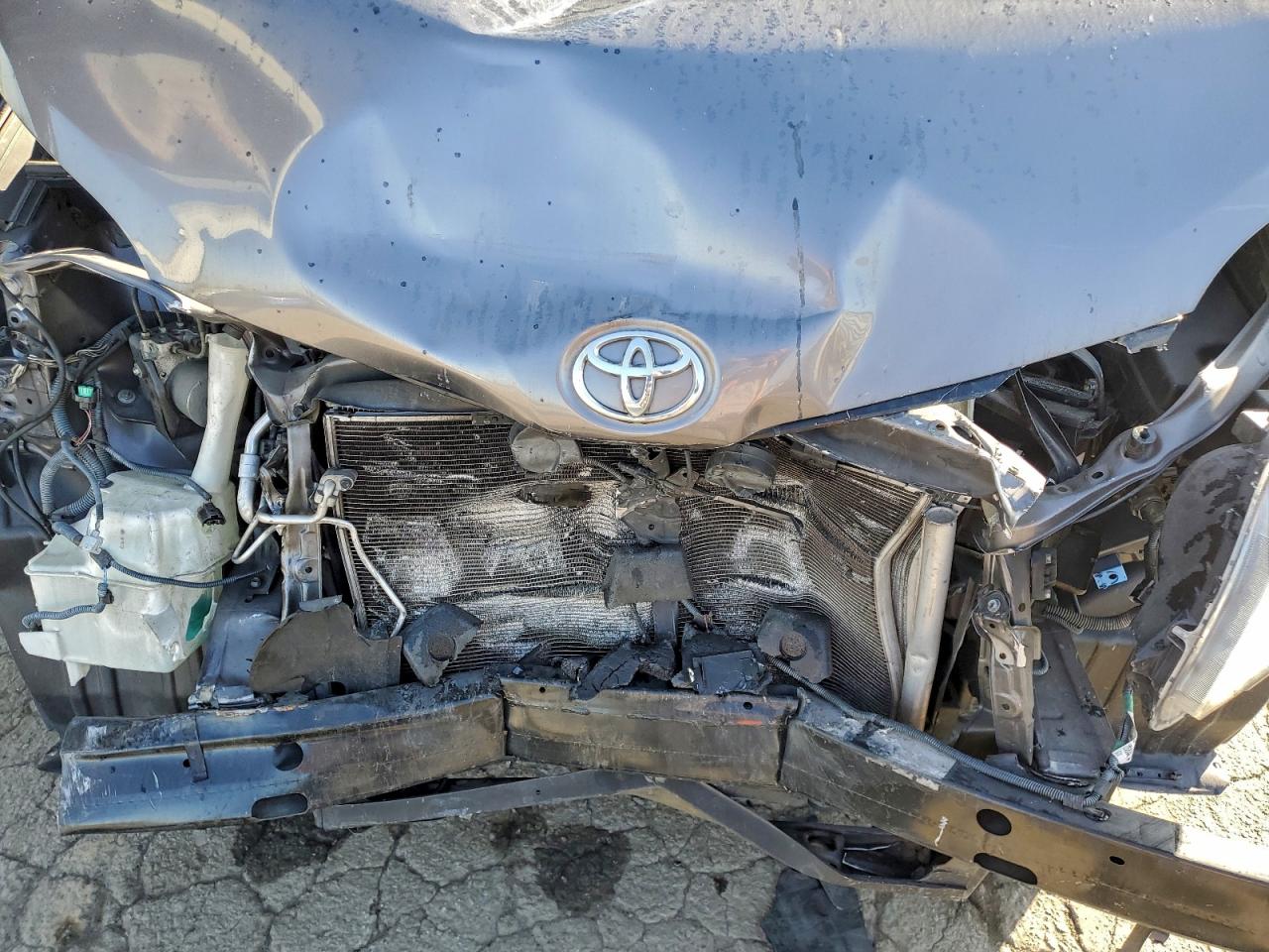 2014 TOYOTA SIENNA LE photo 12
