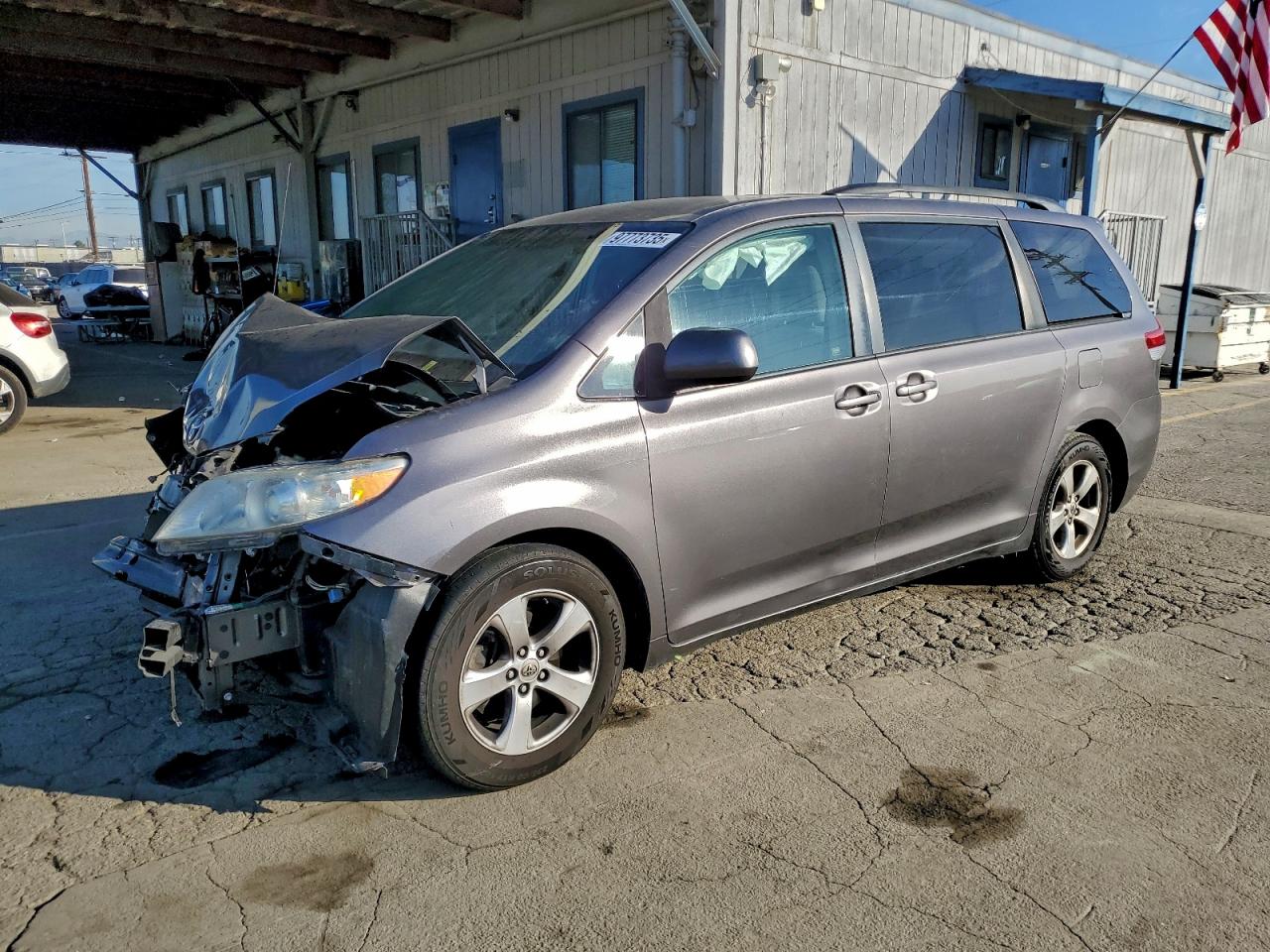 2014 TOYOTA SIENNA