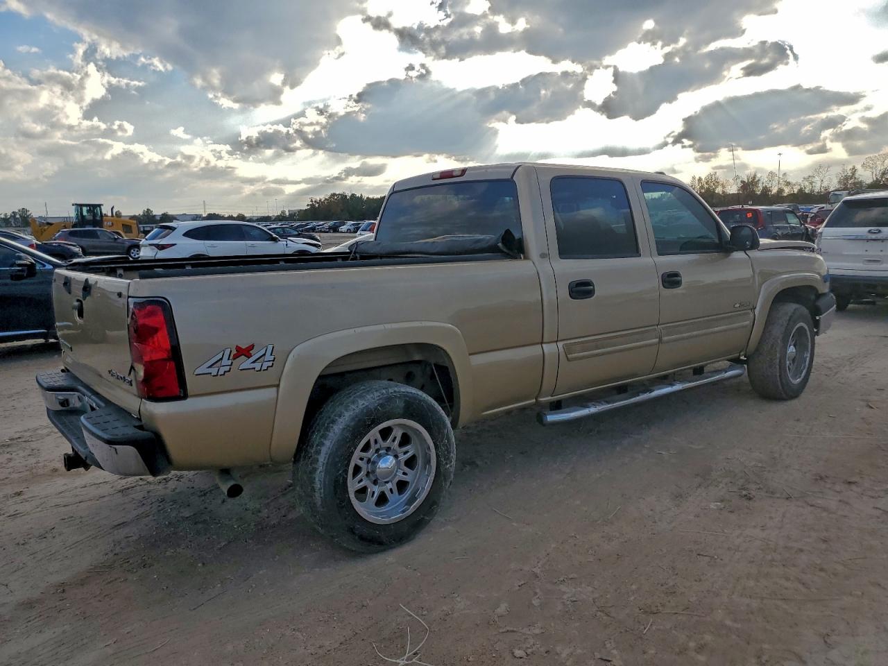 2004 CHEVROLET SILVERADO K2500 photo 3
