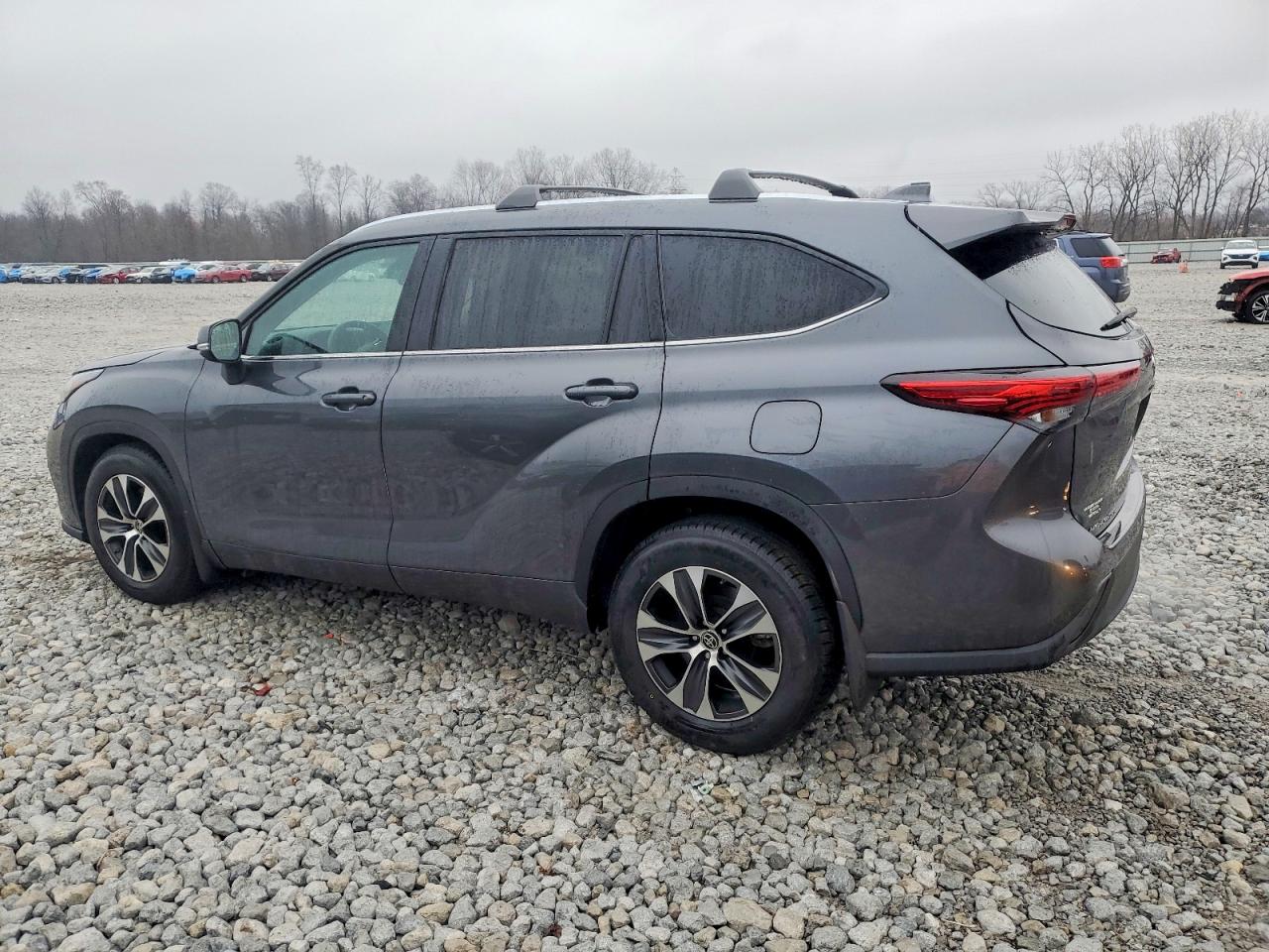 2020 TOYOTA HIGHLANDER XLE photo 2