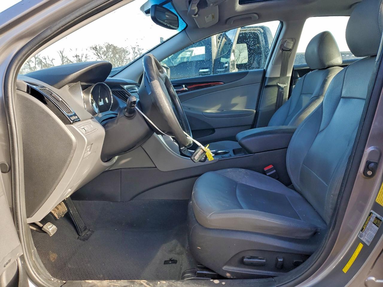 2011 HYUNDAI SONATA SE photo 7