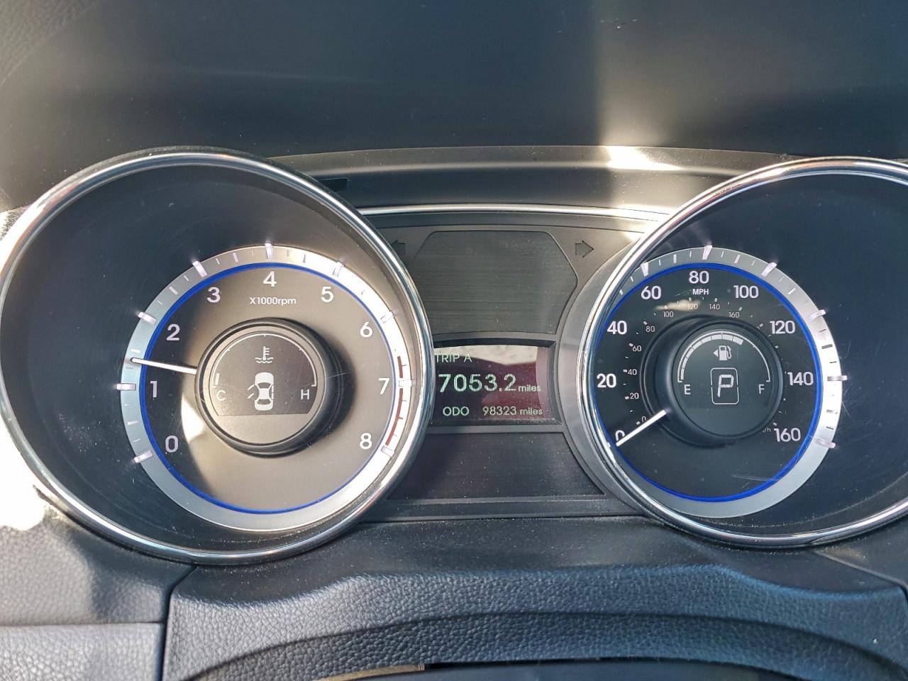 2011 HYUNDAI SONATA SE photo 9