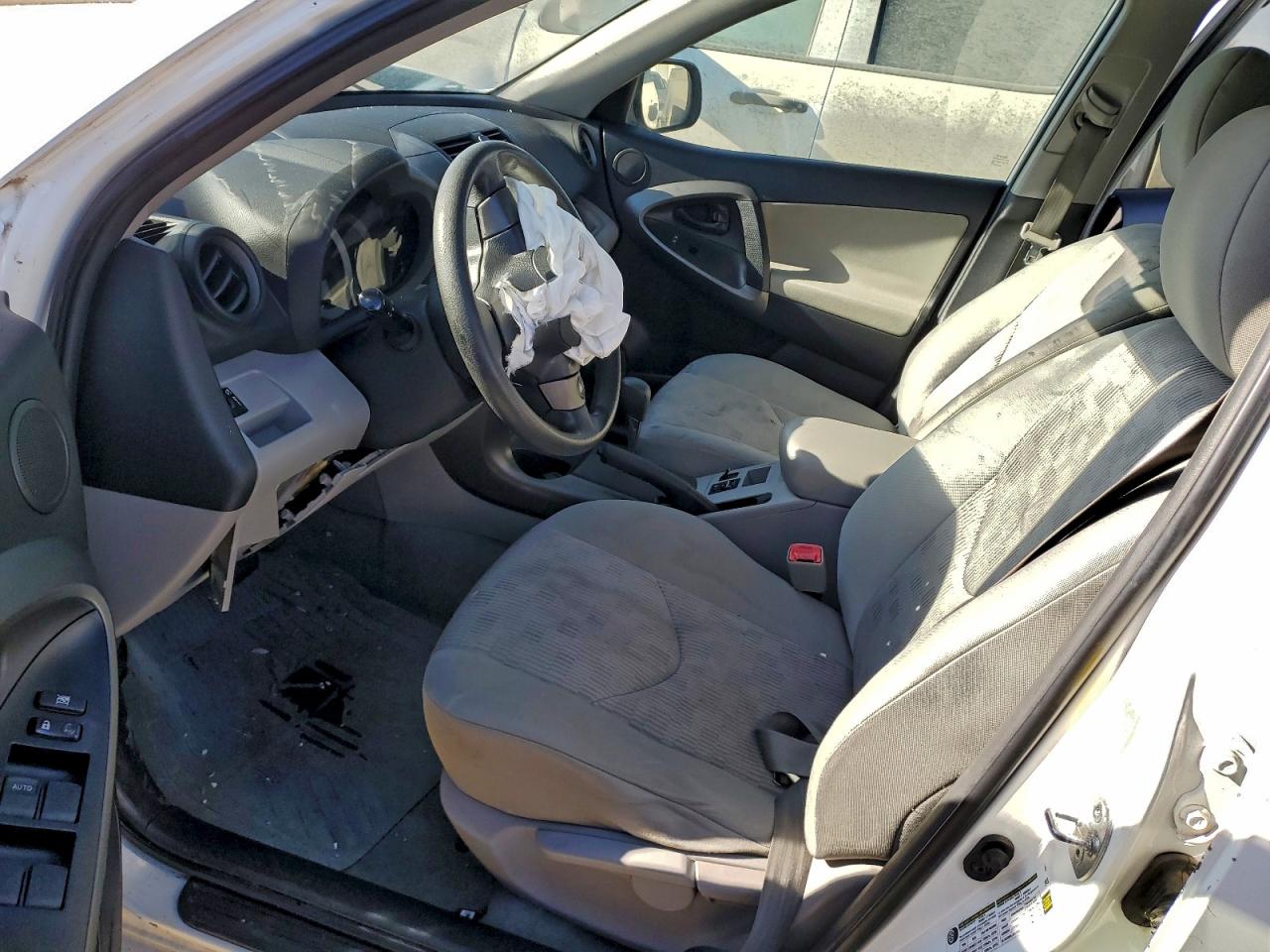 2011 TOYOTA RAV4 photo 7