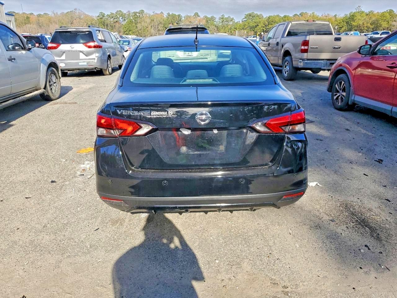 2020 NISSAN VERSA S photo 11