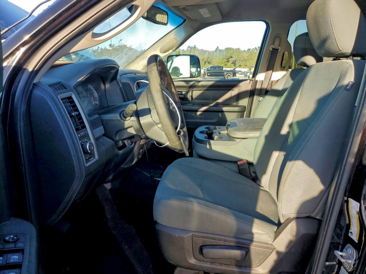2016 RAM 1500 ST photo 7