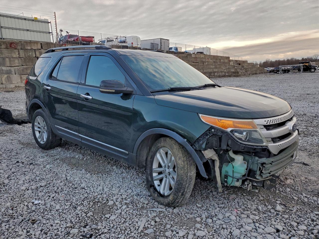 2013 FORD EXPLORER XLT photo 4