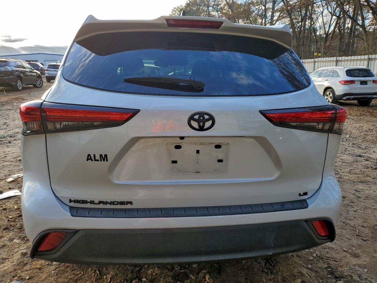 2022 TOYOTA HIGHLANDER L photo 6