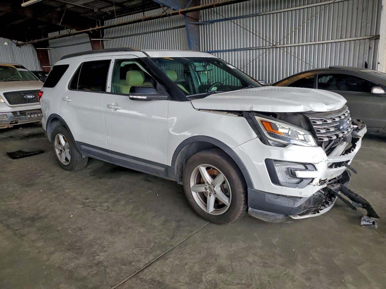 2016 FORD EXPLORER XLT photo 4
