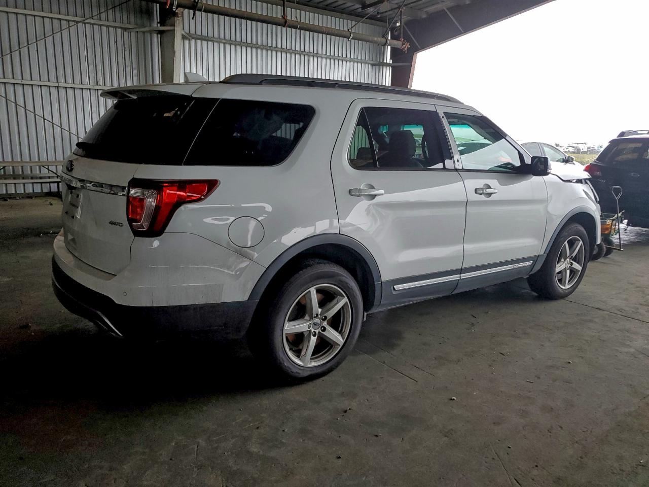 2016 FORD EXPLORER XLT photo 3