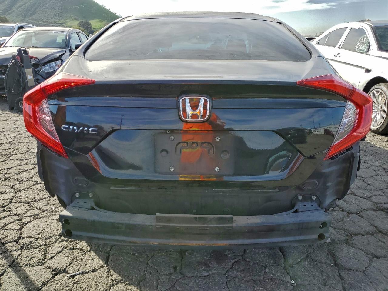 2016 HONDA CIVIC LX photo 6