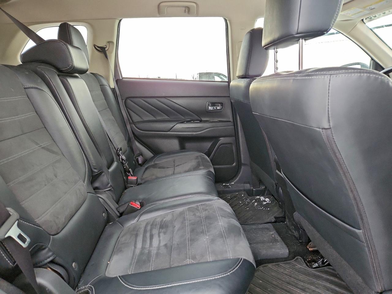 2018 MITSUBISHI OUTLANDER SE photo 11