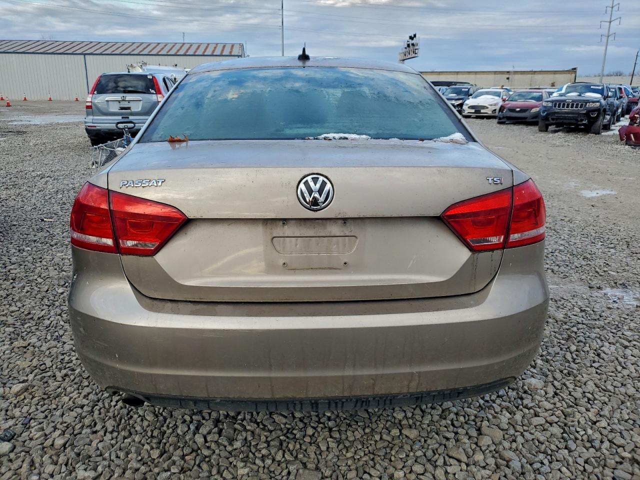 2015 VOLKSWAGEN PASSAT S photo 6
