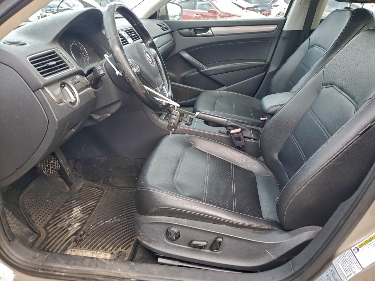 2015 VOLKSWAGEN PASSAT S photo 7