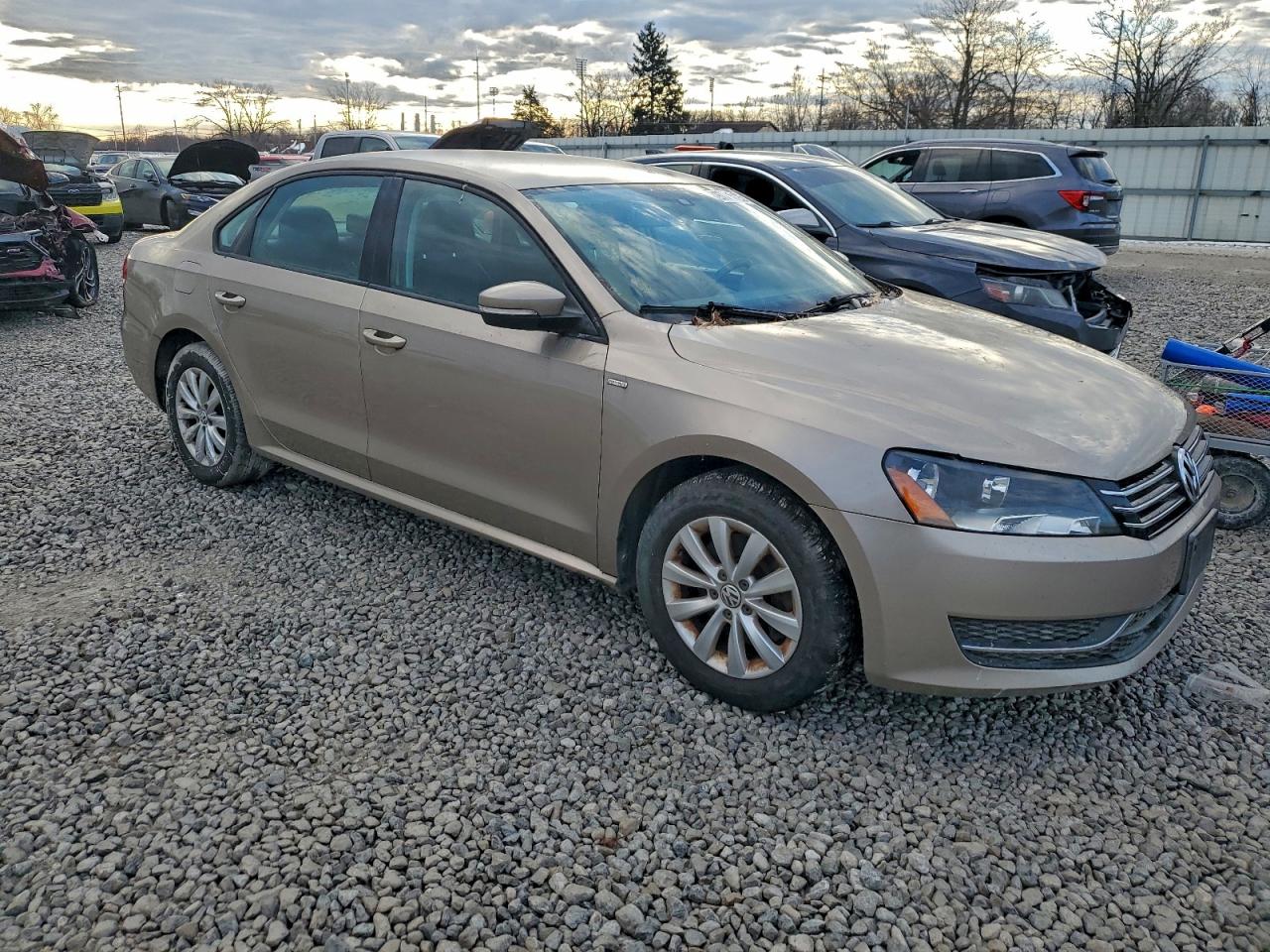 2015 VOLKSWAGEN PASSAT S photo 4