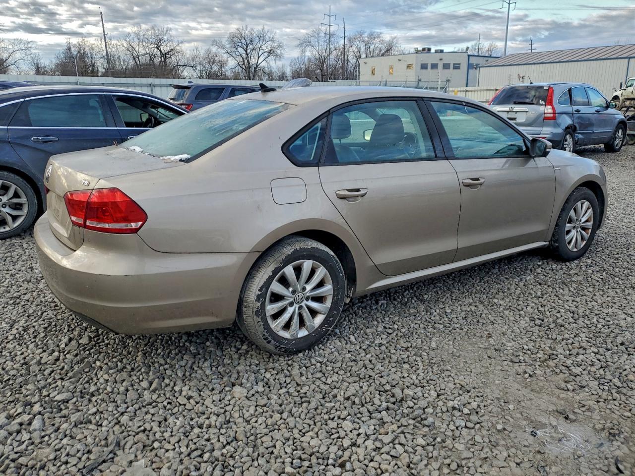 2015 VOLKSWAGEN PASSAT S photo 3