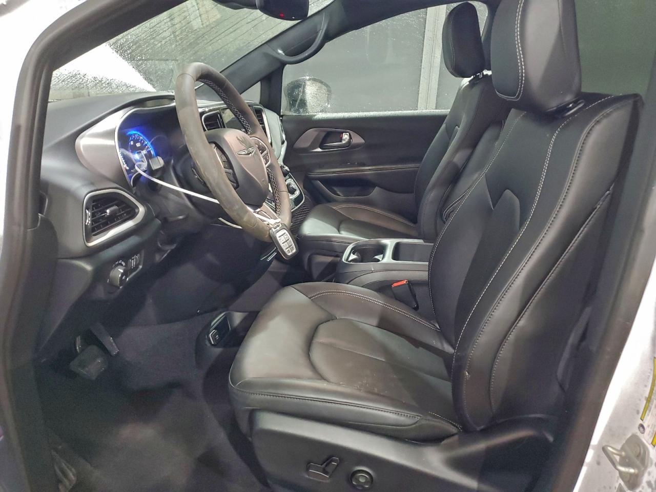 2026 CHRYSLER PACIFICA SELECT photo 19