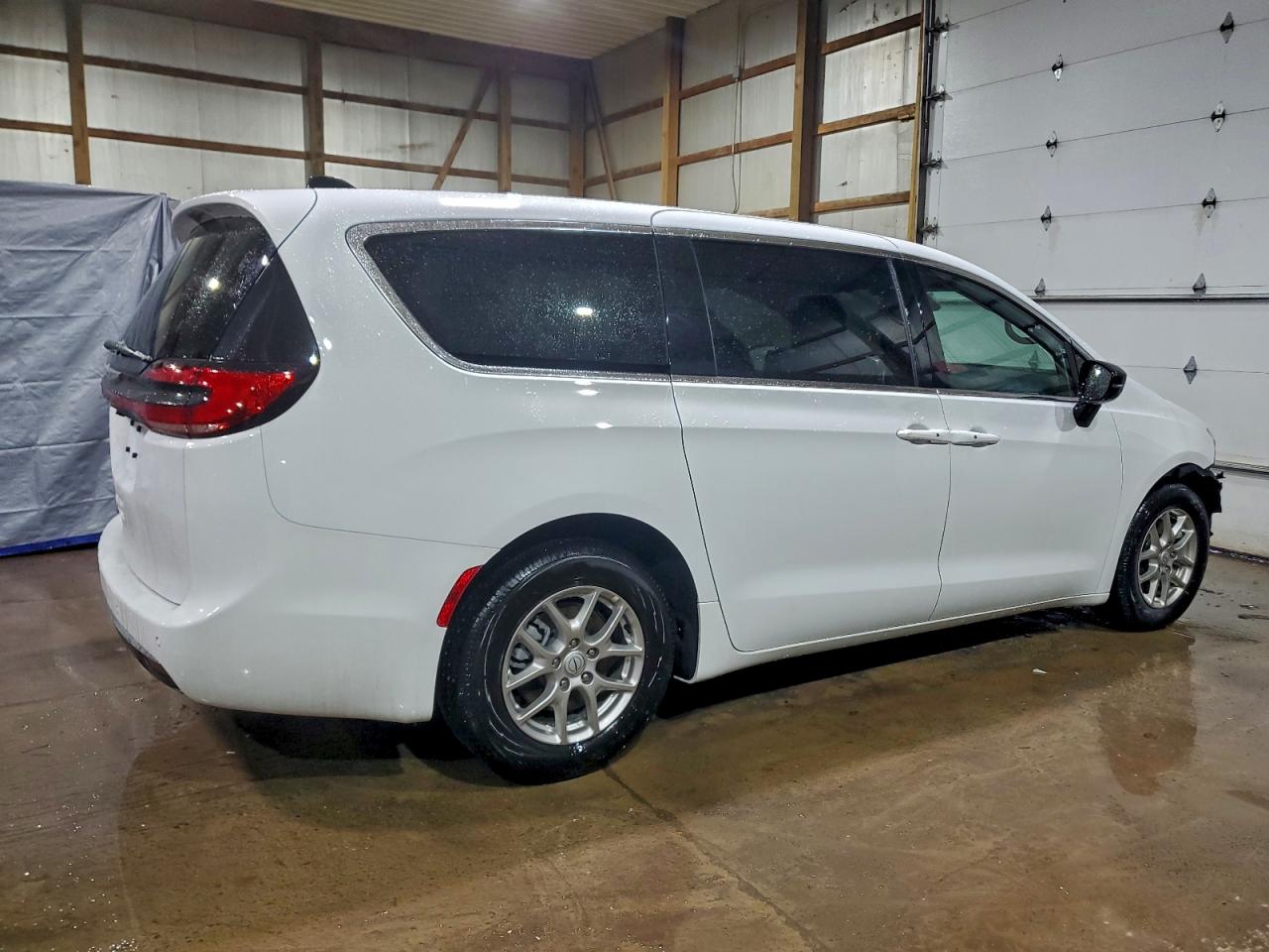 2026 CHRYSLER PACIFICA SELECT photo 7