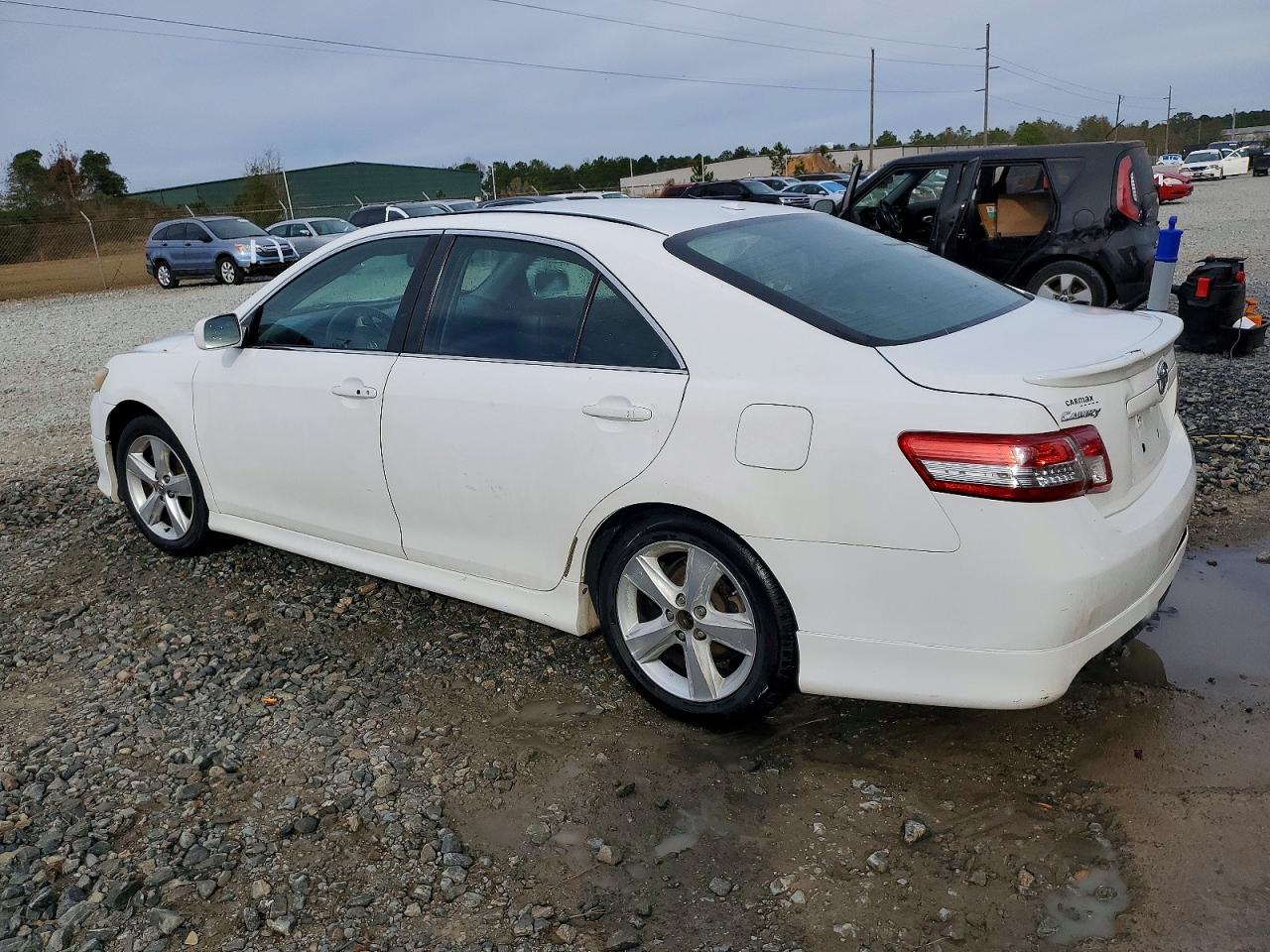 2011 TOYOTA CAMRY BASE photo 2