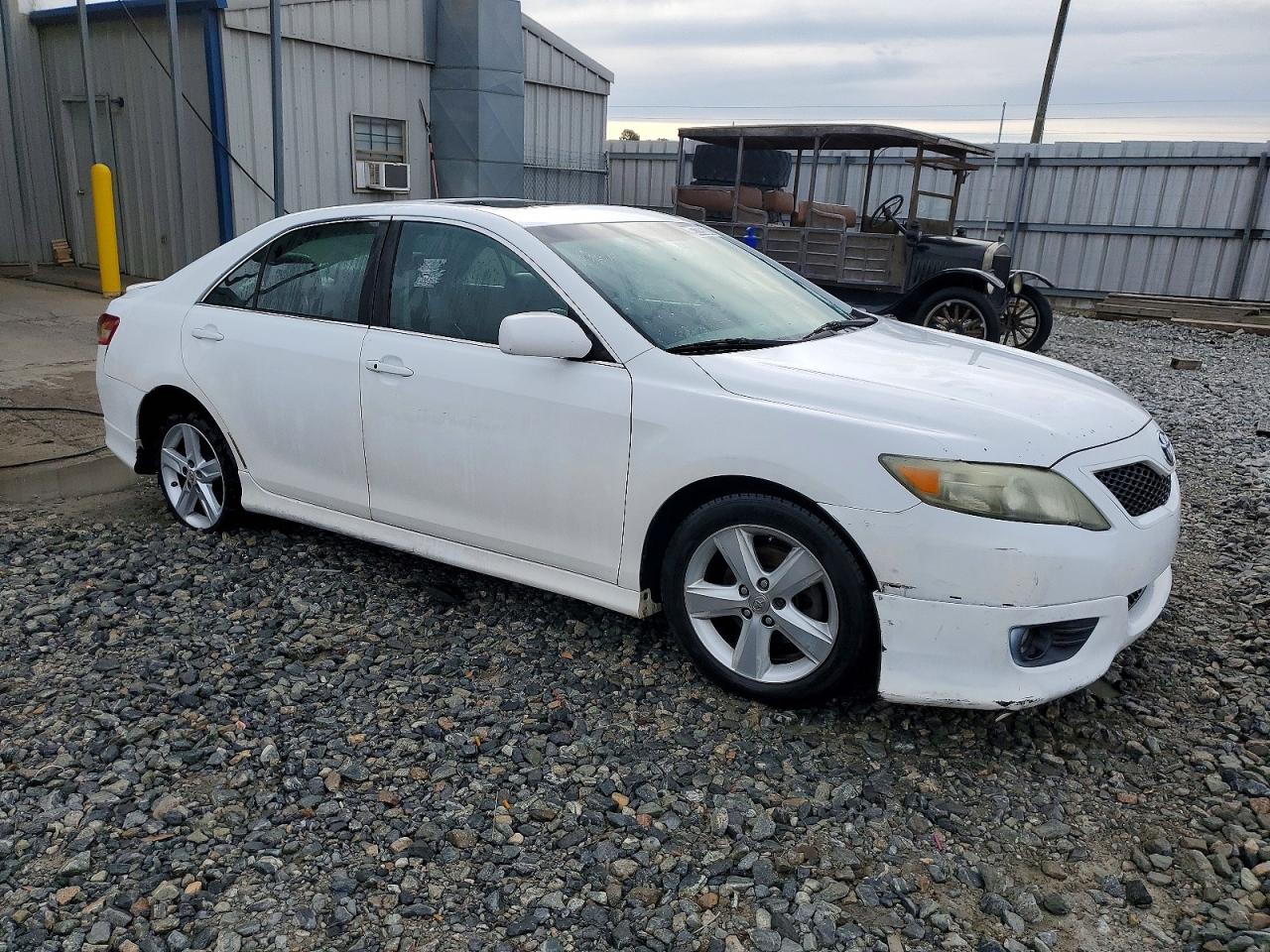 2011 TOYOTA CAMRY BASE photo 4