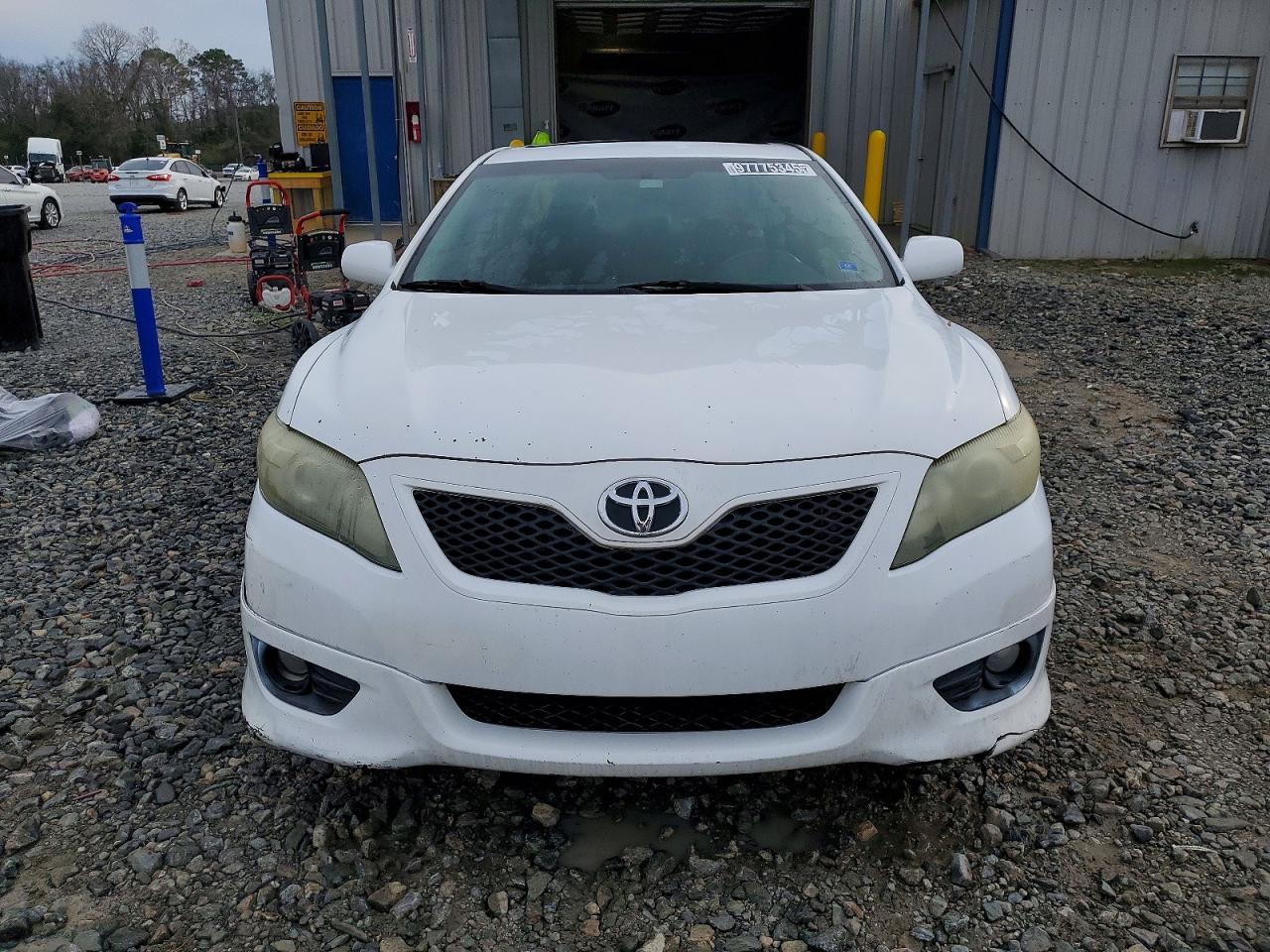 2011 TOYOTA CAMRY BASE photo 5