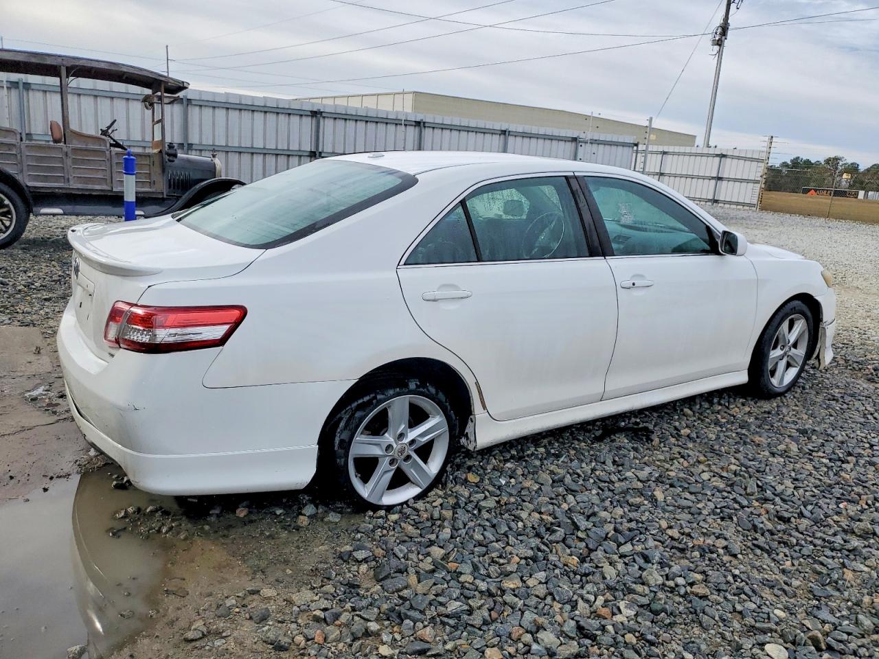 2011 TOYOTA CAMRY BASE photo 3