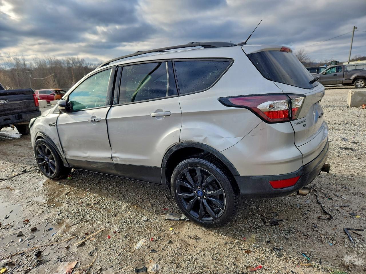 2017 FORD ESCAPE TITANIUM photo 2
