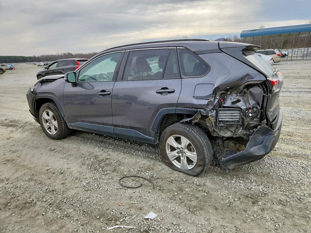 2021 TOYOTA RAV4 XLE photo 2
