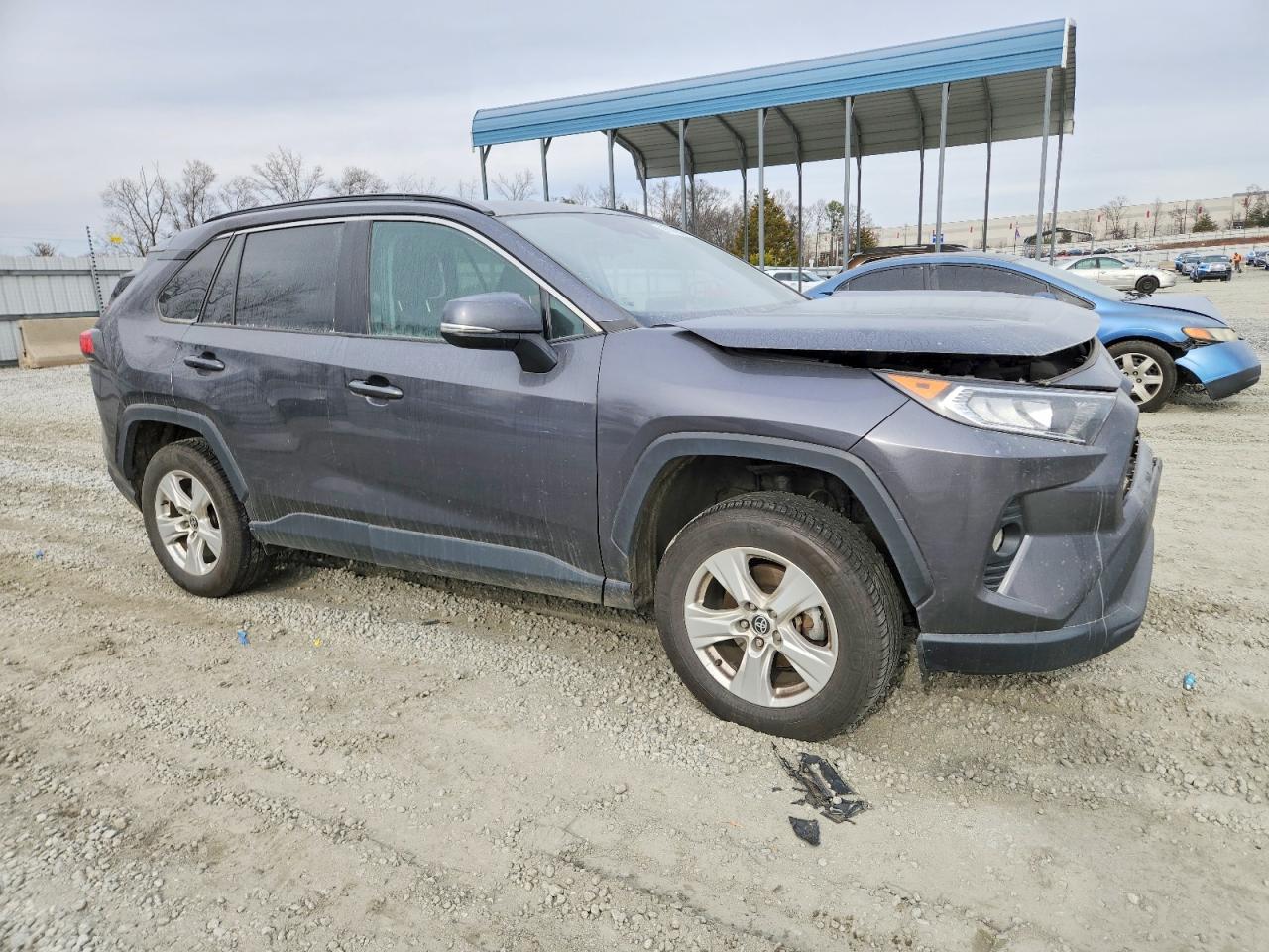 2021 TOYOTA RAV4 XLE photo 4