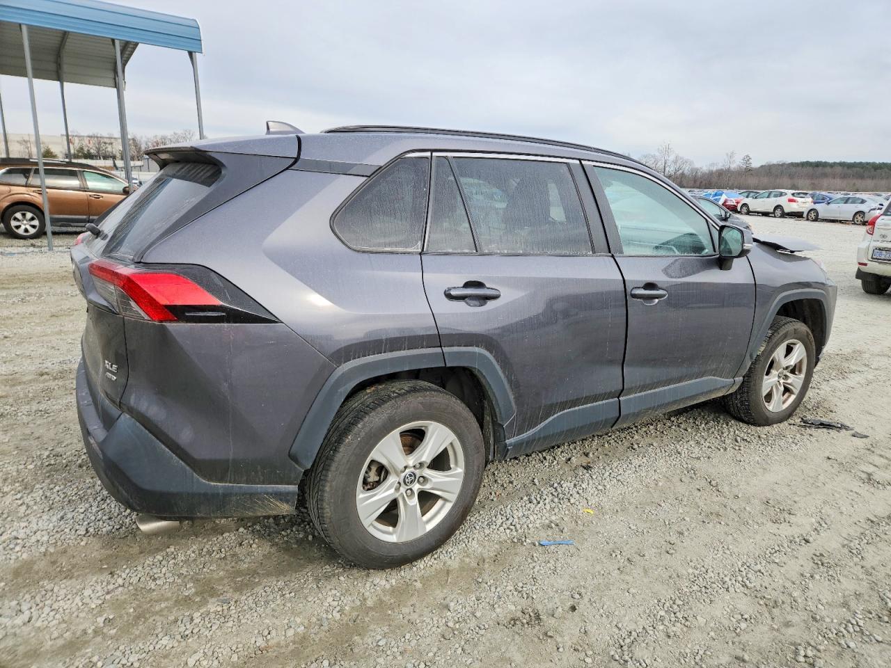 2021 TOYOTA RAV4 XLE photo 3