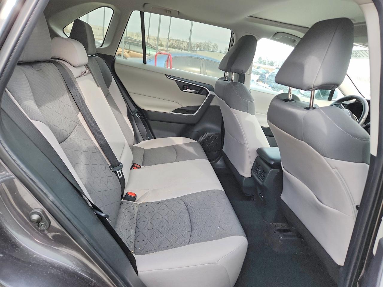2021 TOYOTA RAV4 XLE photo 10