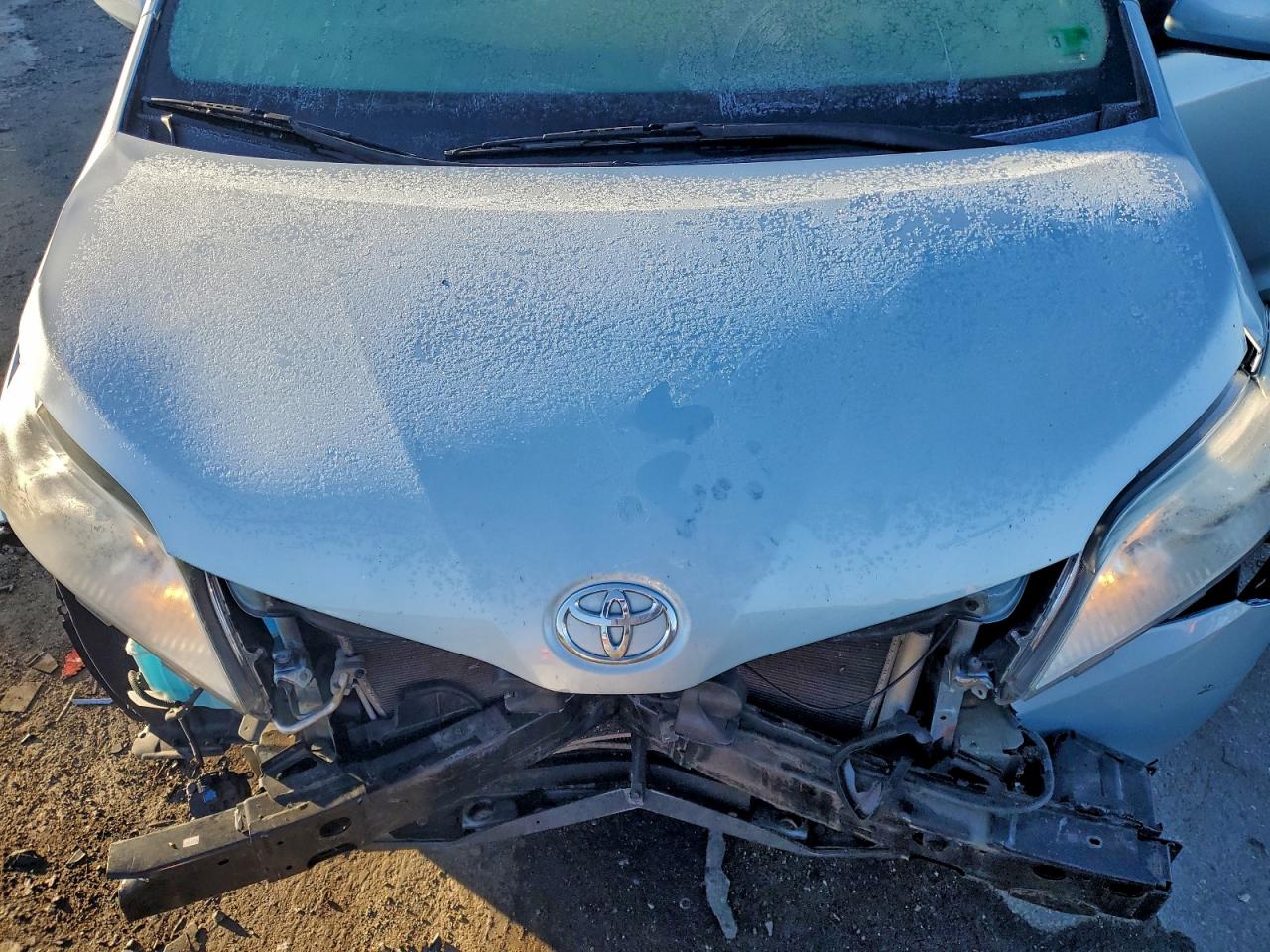 2017 TOYOTA SIENNA XLE photo 12