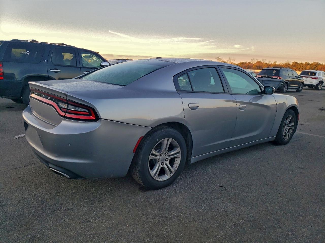 2016 DODGE CHARGER SE photo 3