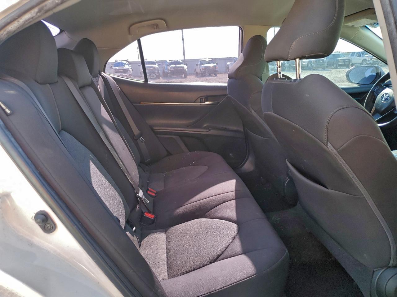 2019 TOYOTA CAMRY L photo 10
