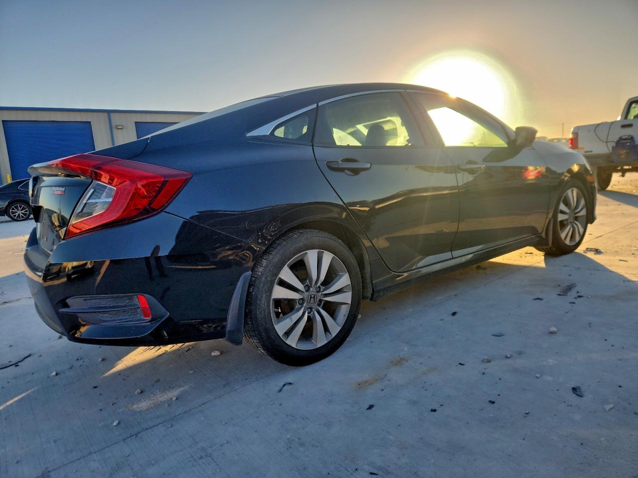 2017 HONDA CIVIC LX photo 3