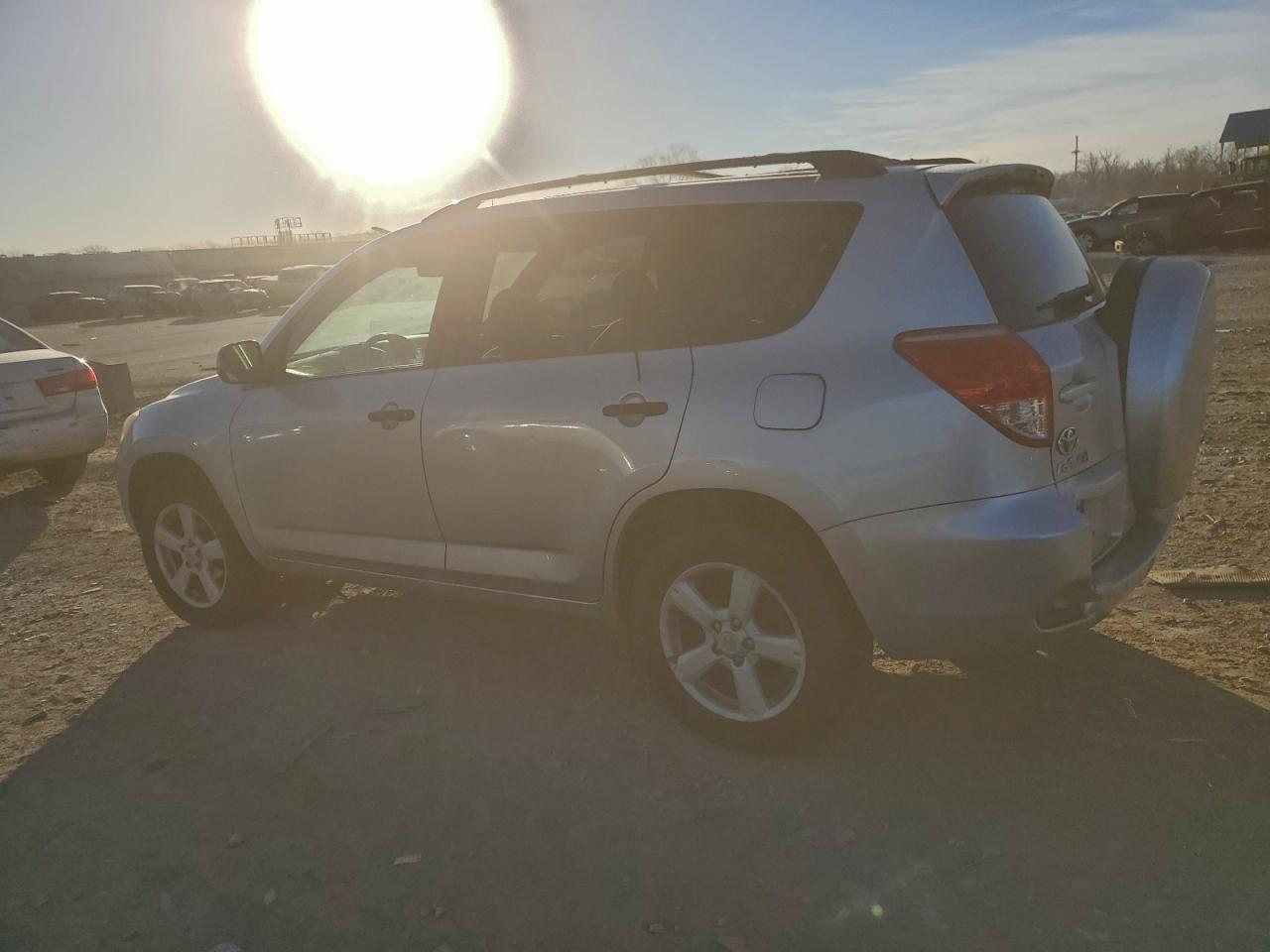 2007 TOYOTA RAV4 photo 2