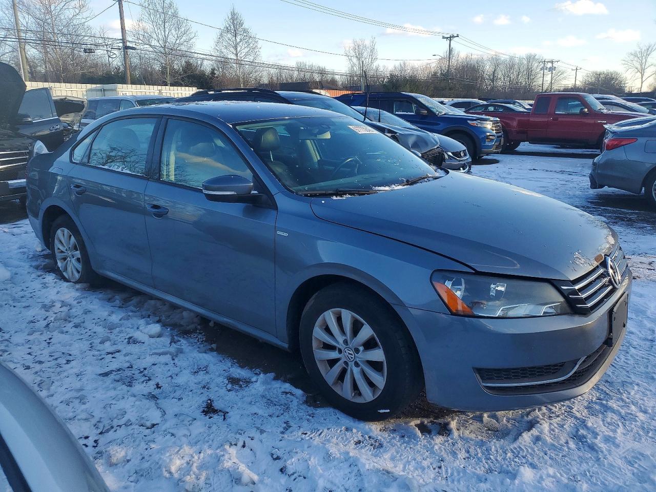 2015 VOLKSWAGEN PASSAT S photo 4