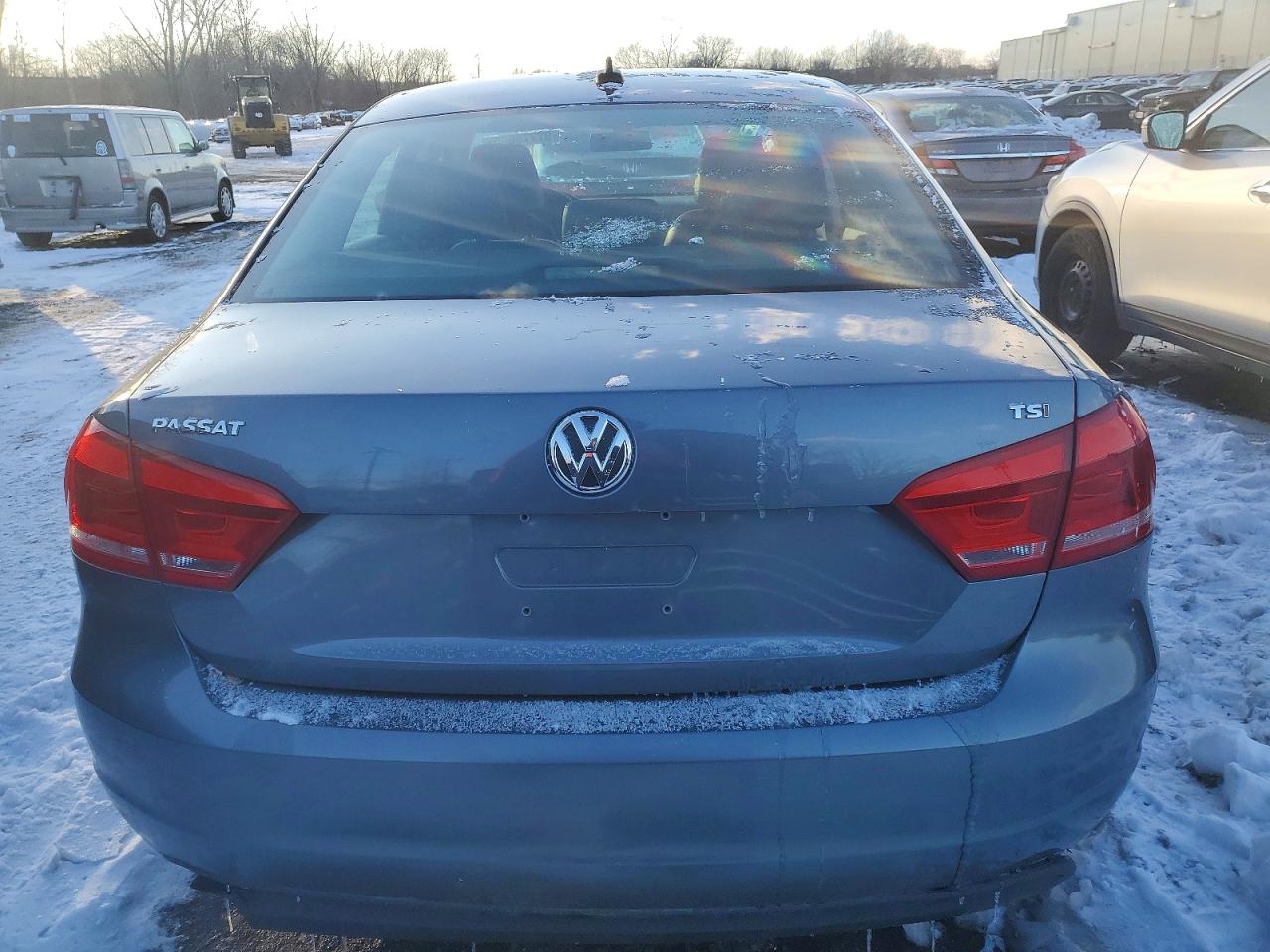 2015 VOLKSWAGEN PASSAT S photo 6