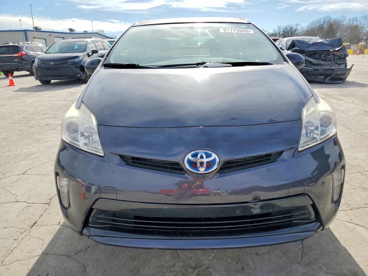 2013 TOYOTA PRIUS photo 5