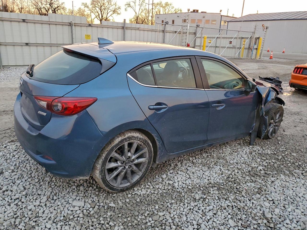 2018 MAZDA 3 TOURING photo 3