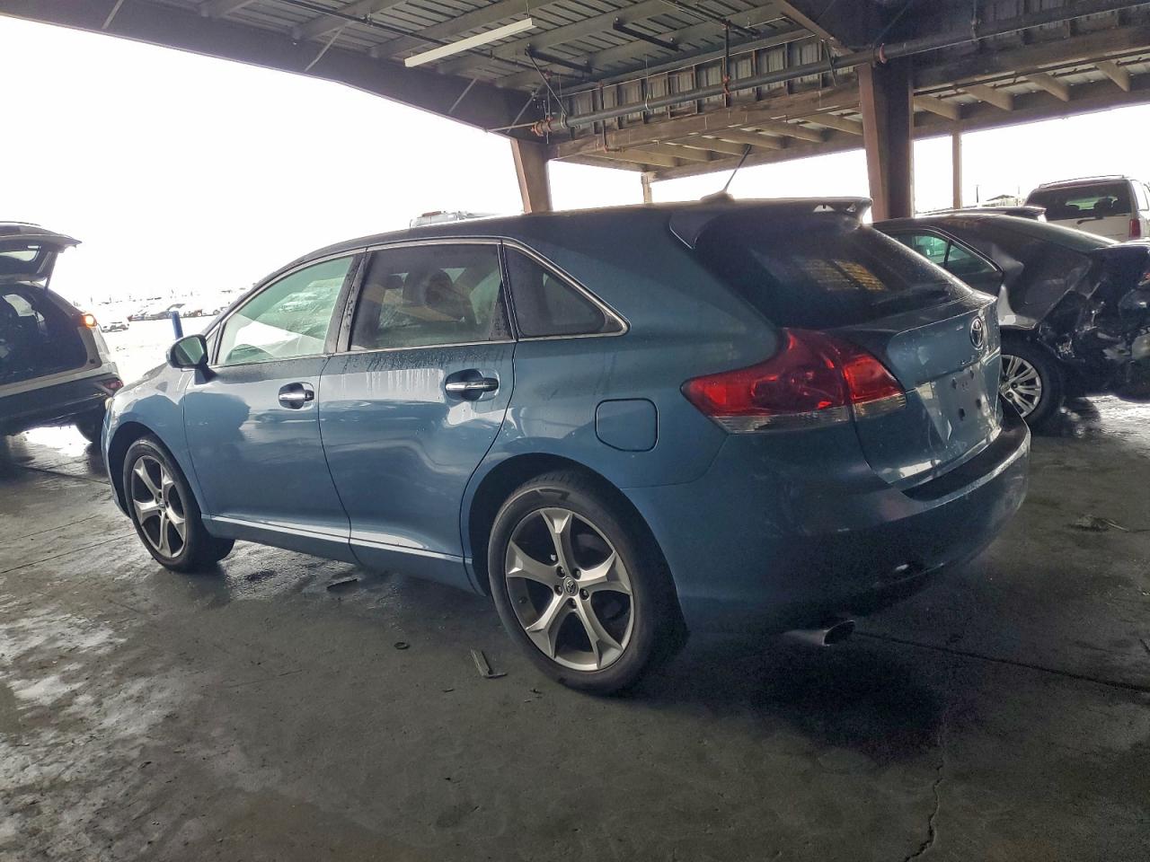 2009 TOYOTA VENZA photo 2