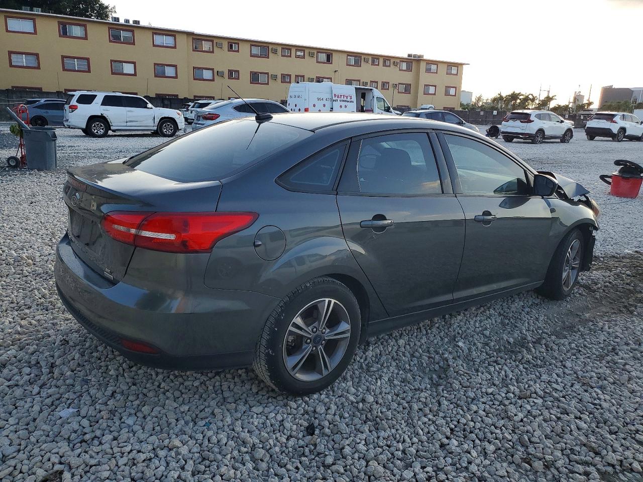 2018 FORD FOCUS SE photo 3